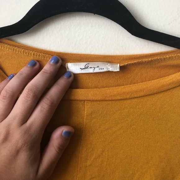 Crop top! - Picture 2 of 3